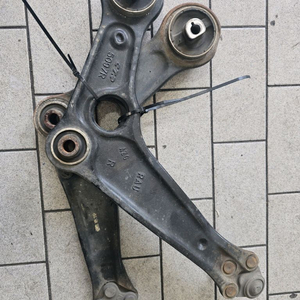 르노 SM6 로워암 트랜스버스링크 양쪽 정품 A급 팝니다