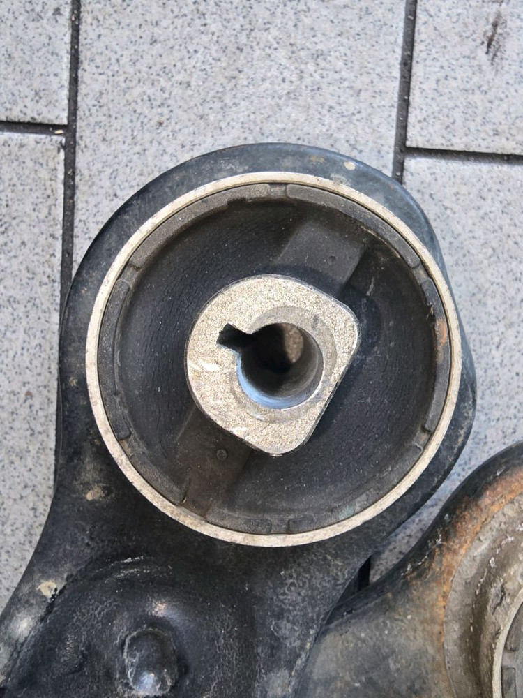 르노 SM6 로워암 트랜스버스링크 양쪽 정품 A급 팝니다--2