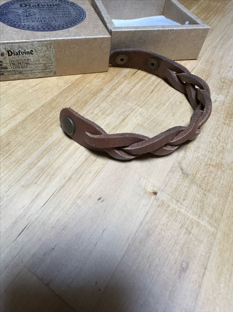 디아프바인 가죽 팔찌 이미지