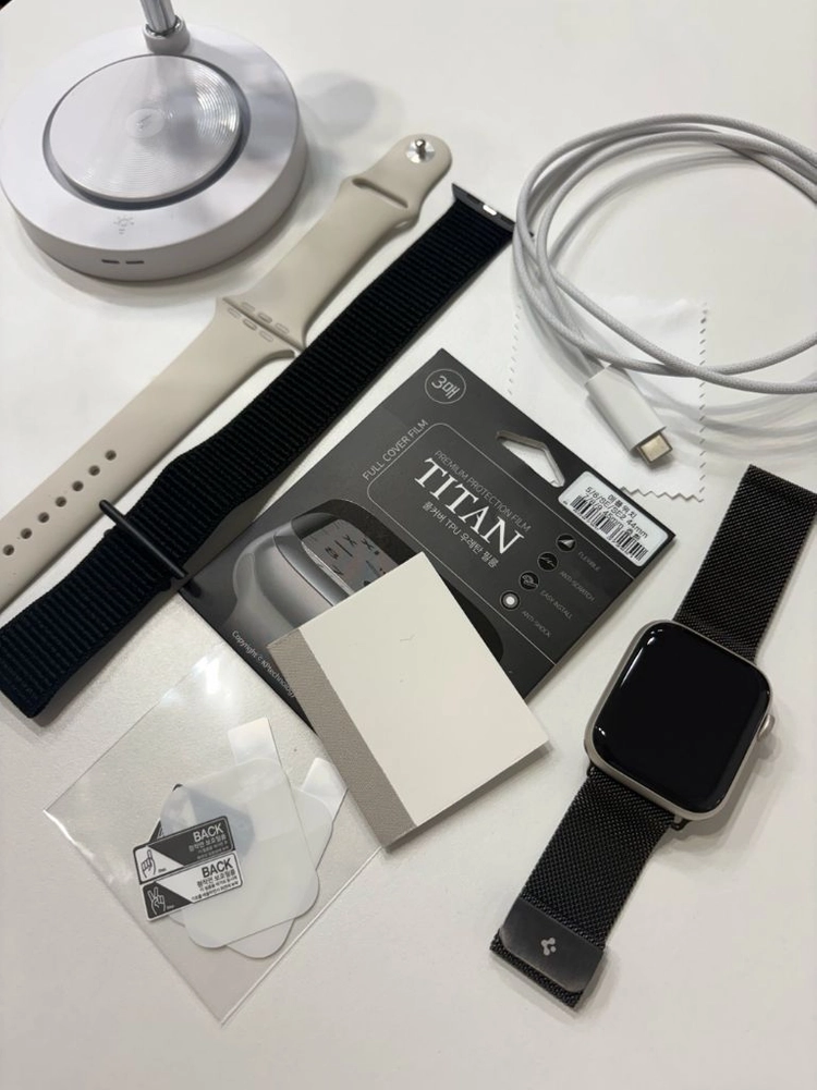 정가 479,000원 애플워치 SE3 44mm 셀룰러 중고 판매합니다. (+스트랩, 보호필름, 유무선 충전기) 이미지