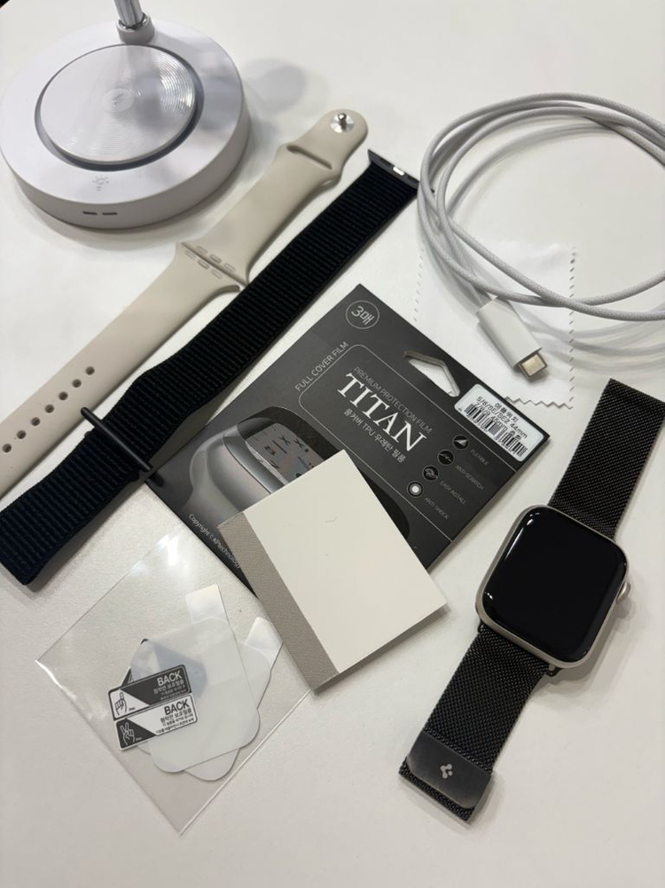 정가 479,000원 애플워치 SE3 44mm 셀룰러 중고 판매합니다. (+스트랩, 보호필름, 유무선 충전기) 이미지