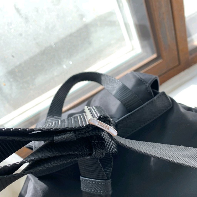 프00 파우치 미디엄 리나일론 백팩--4