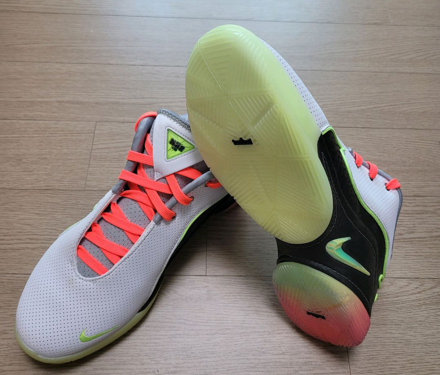 나이키 르브론22 크라운쥬얼 270사이즈 새제품 15만원--1