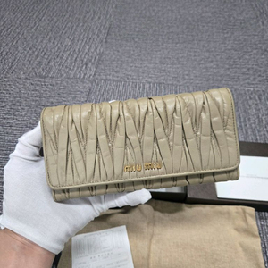 [특가][정품] 미우미우 마테라쎄 장지갑