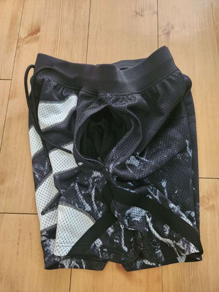 언더아머 커리 농구바지 판매합니다.--4