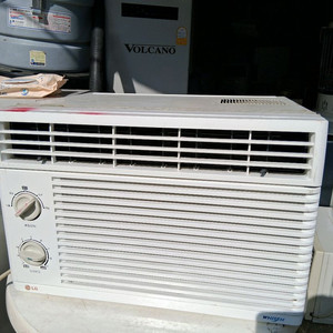 에어컨 LG 창문형 에어컨 무척 시원합니다