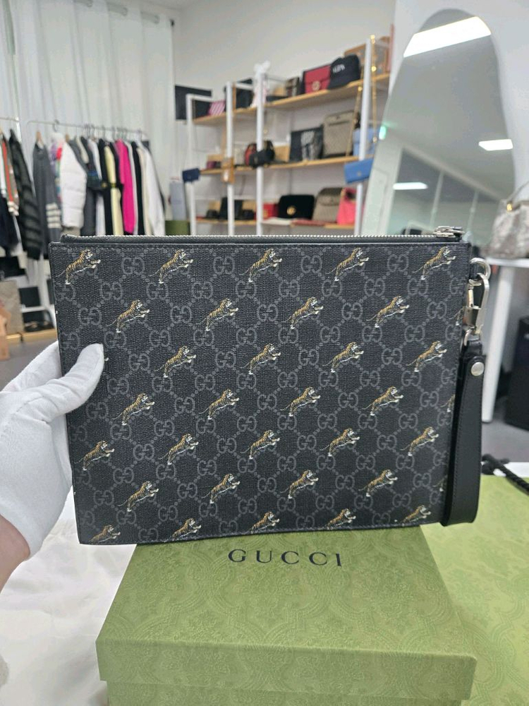 [40%할인] 구찌 점핑타이거 클러치백--1