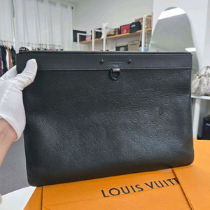 [40%할인] 루이비통 포쉐트 쉐도우 클러치백