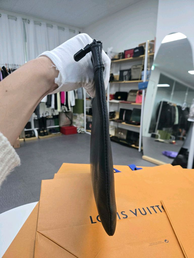 [40%할인] 루이비통 포쉐트 쉐도우 클러치백--4