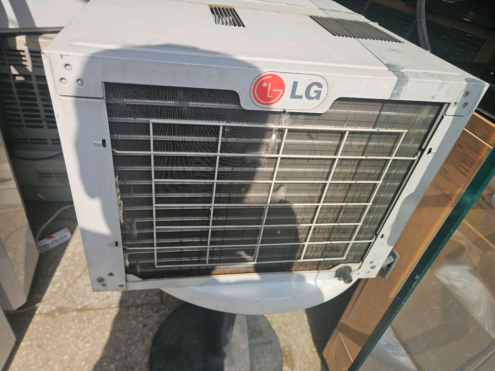 LG 창문형 에어컨 대형 에어컨 10평형 에어컨 이미지