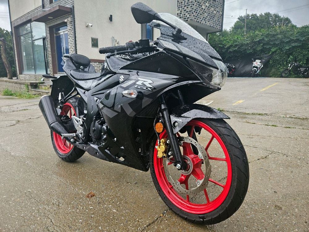 스즈키gsxr125 /검빨 /23년식 / 8천키로 /330만/신차급 이미지