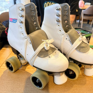 롤러스케이트 런스카이 부츠 팝니다 240사이즈