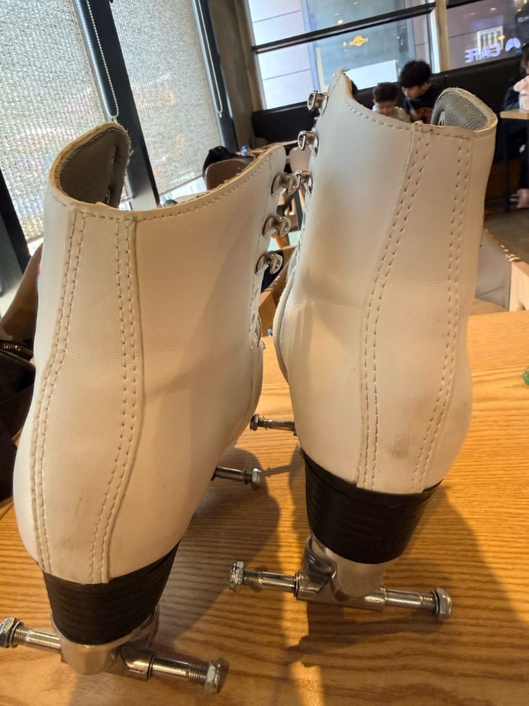 롤러스케이트 런스카이 부츠 팝니다 240사이즈--4