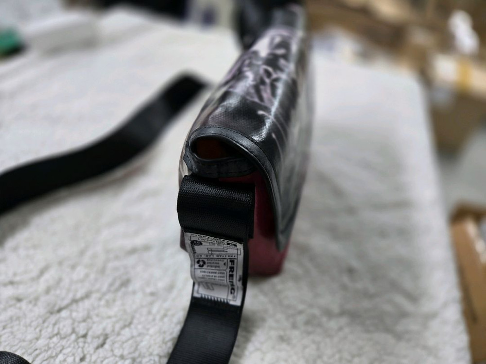 FREITAG 프라이탁 F41 HAWAII FIVE-0 희귀 전사 타프 (자동차 헤드라이트 프린트)--6