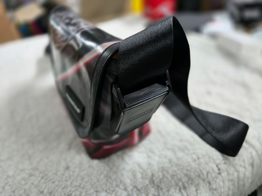 FREITAG 프라이탁 F41 HAWAII FIVE-0 희귀 전사 타프 (자동차 헤드라이트 프린트)--7