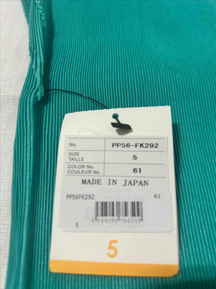 이세이미야케 플리츠플리즈 25년 4월 미스트 라운드넥 반팔 탑 FK292--1