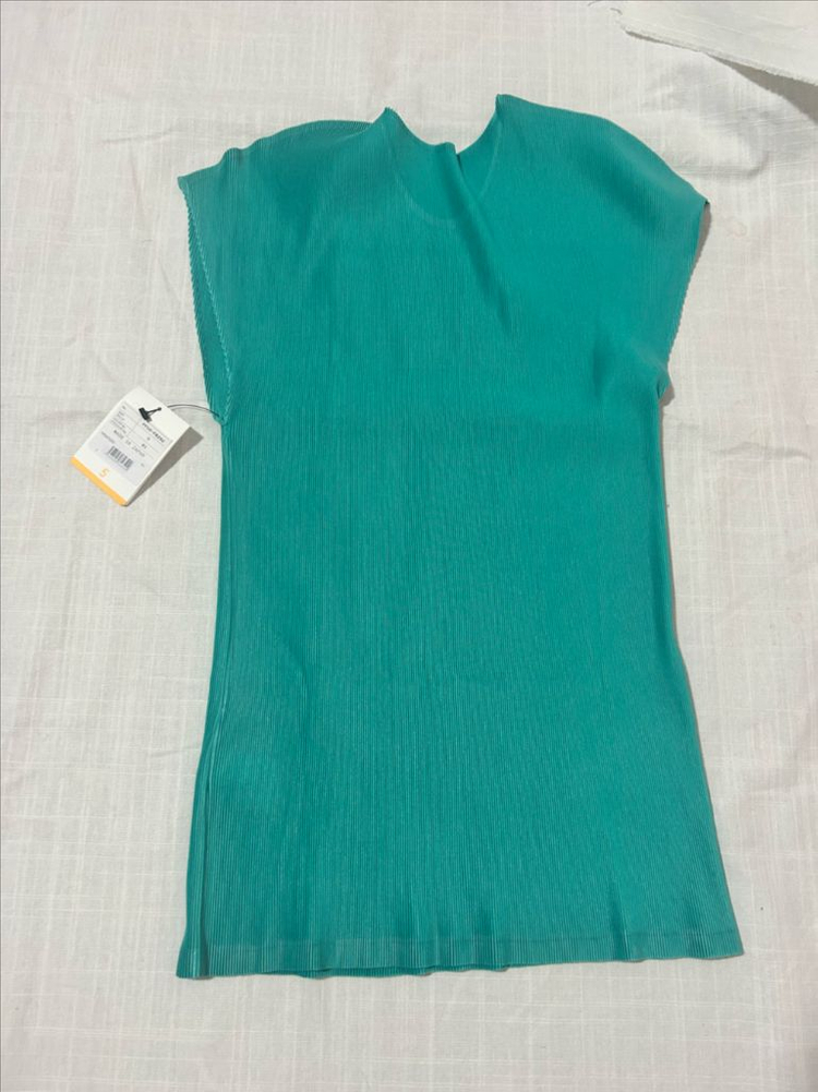 이세이미야케 플리츠플리즈 25년 4월 미스트 라운드넥 반팔 탑 FK292--2