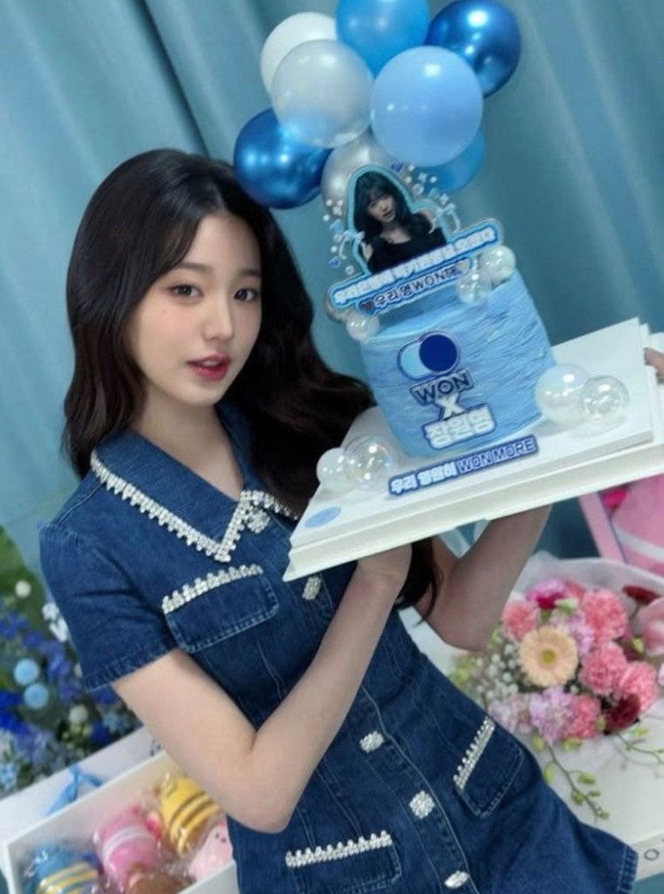 Self-portrait 셀프포트레이트 데님 미니원피스 (장원영 착용)--0