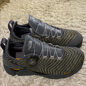 노스페이스 발키리 보아 등산화 270