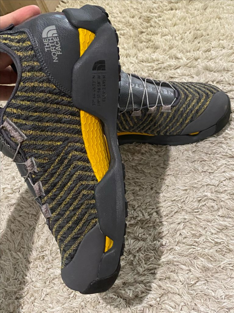 노스페이스 발키리 보아 등산화 270--1