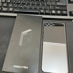 갤럭시Z플립6 실버 256GB 무잔상 상태좋은 중고56만9천팝니다 이미지