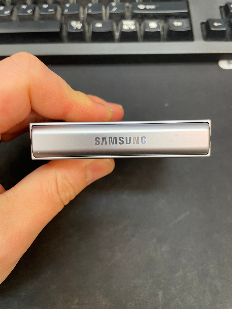 갤럭시Z플립6 실버 256GB 무잔상 상태좋은 중고56만9천팝니다 이미지