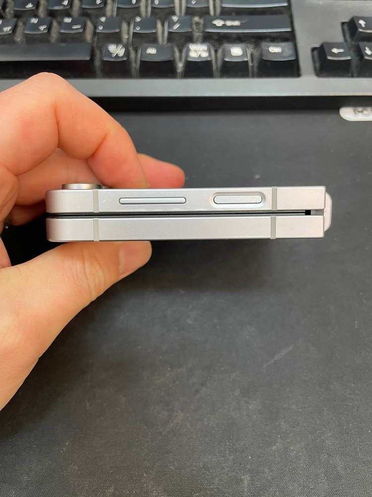 갤럭시Z플립6 실버 256GB 무잔상 상태좋은 중고56만9천팝니다 이미지