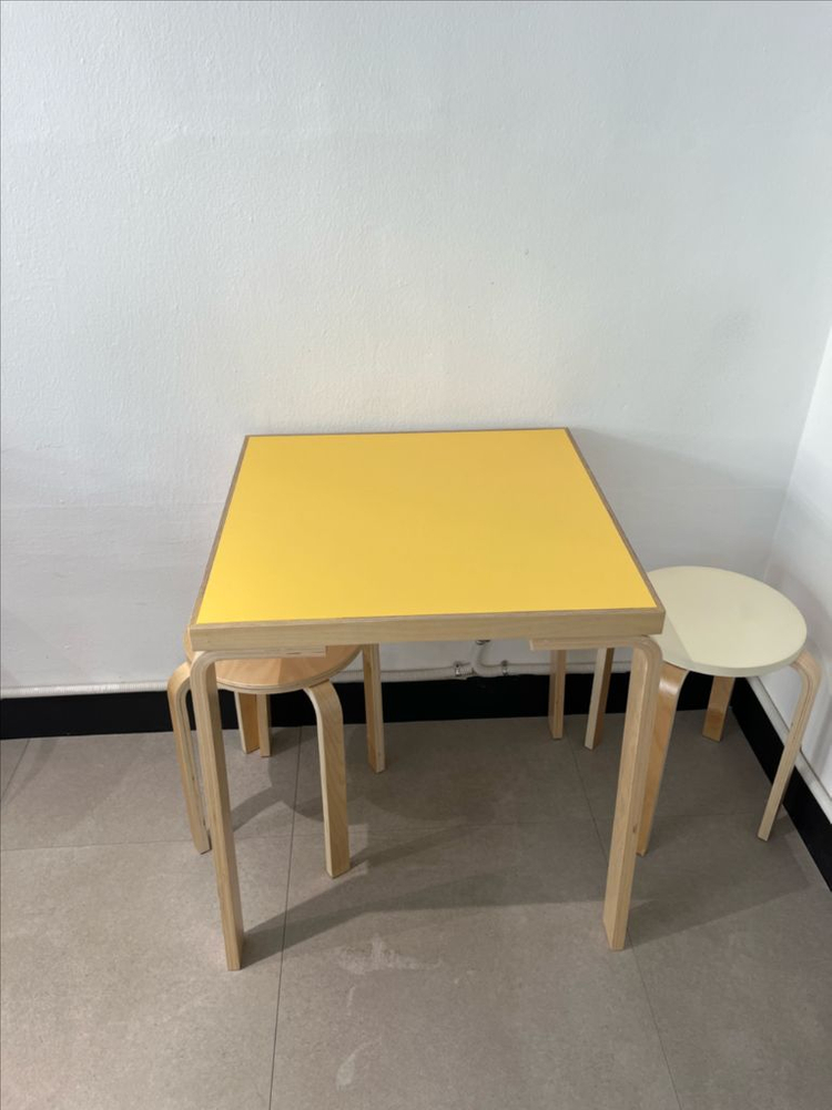 오늘의집 벤트우드 엣지 테이블 600 의자 Set 이미지