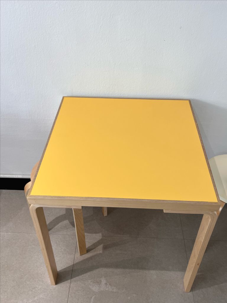 오늘의집 벤트우드 엣지 테이블 600 의자 Set 이미지