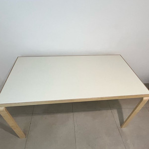 벤트 우드 엣지 테이블 (아이보리) 1400