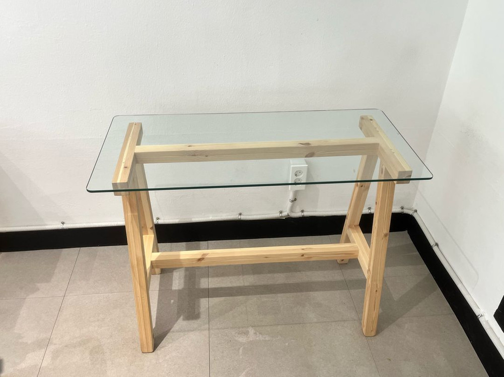 소년과 나무 레이크 테이블 1200 이미지