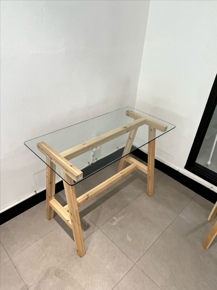 소년과 나무 레이크 테이블 1200 이미지