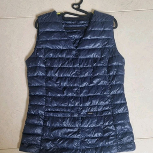 몽벨 여성 구스패딩 조끼 베스트 네이비 95사이즈