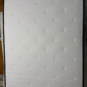 독립 스프링 일주일 사용한 매트리스/ 매트리스 받침/게이밍 책상 팝니다