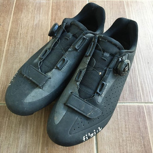 피직 R5 클릿슈즈. 40사이즈 (255mm정도).