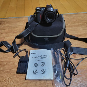 니콘 쿨픽스 8700 디지털 카메라 이미지