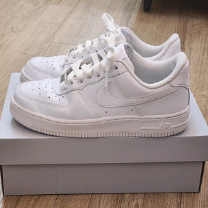 나이키 에어포스1 07화이트 235mm(나이키 공홈 구매)