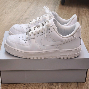 나이키 에어포스1 07화이트 235mm(나이키 공홈 구매)