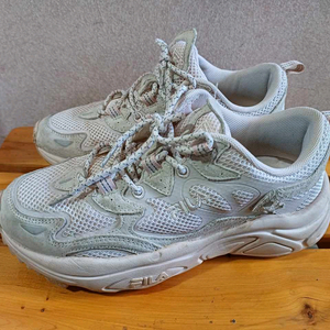 FILA 하고 NERDY 여성용 운동화 팝니다