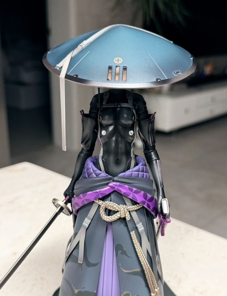 1/7 로닌 피규어 팝니다--1