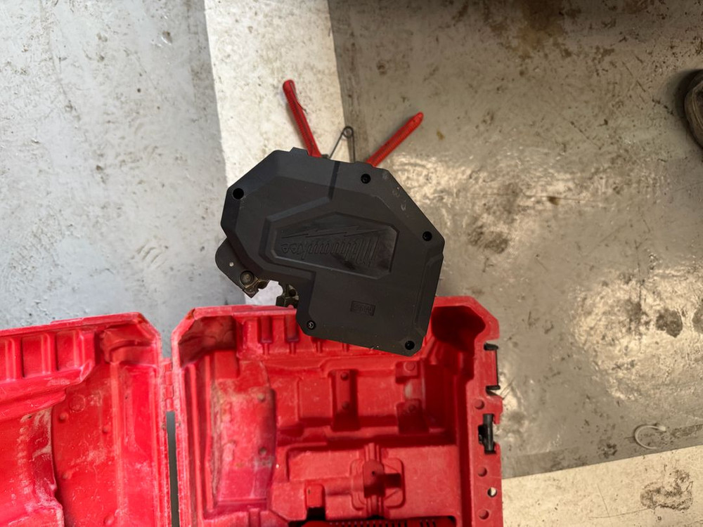 밀워키 전산볼트 컷팅기--1