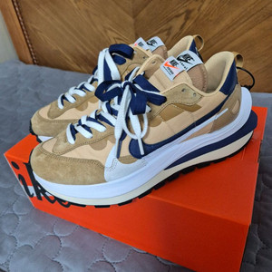 나이키 사카이 베이퍼와플 세서미 275사이즈 이미지