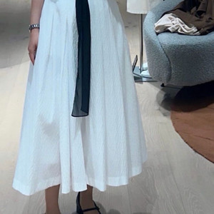 [오브제] 엠보 플레어 스커트 (새제품)