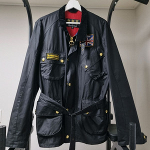 바버 인터네셔널 유니온잭 M사이즈 판매합니다.