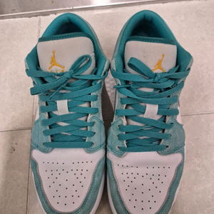 나이키 에어 조던 1 로우 민트 화이트