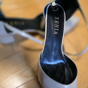 [정품] XENIA 베이지 슬링백 펌프스 240