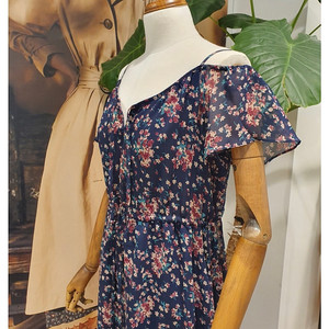 새상품 S 슬리브리스 오프숄더 원피스 써스데이아일랜드 T194MOP28