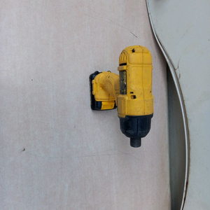 디월트 10.8V 구형 충전 임팩