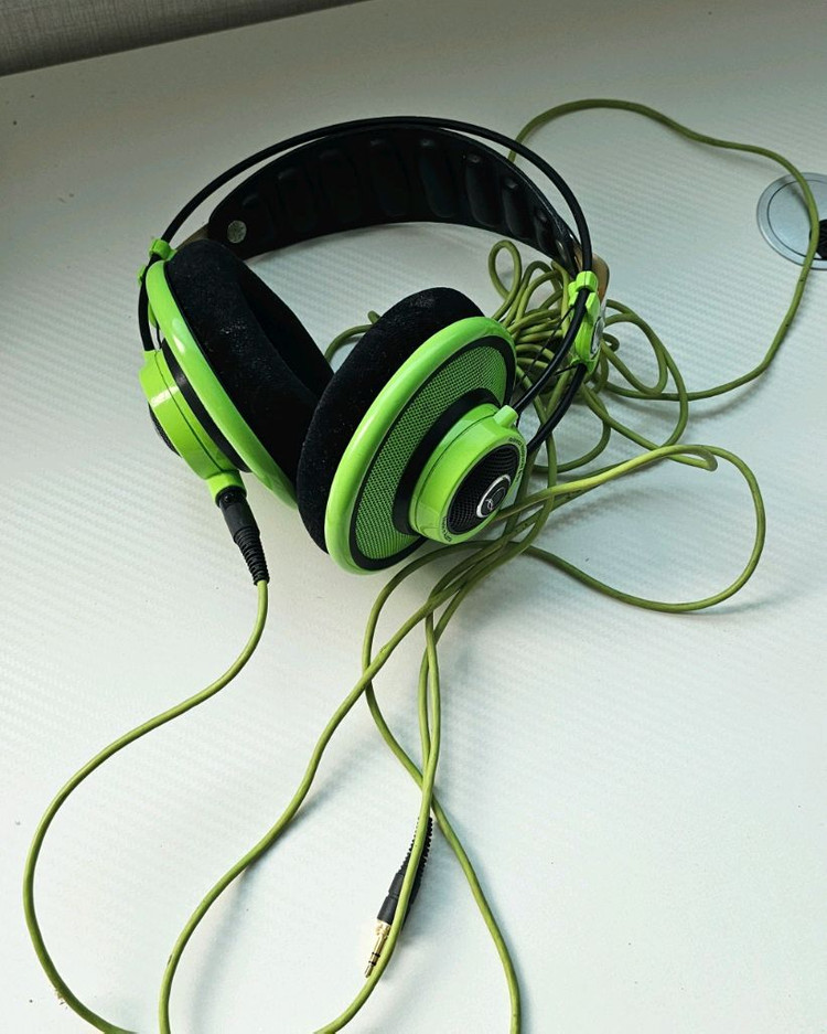 AKG Q701 헤드폰--1