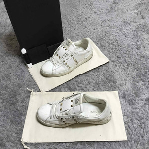 {CLOSET}[42][풀구성]발렌티노 락스터드 언타이틀 스니커즈